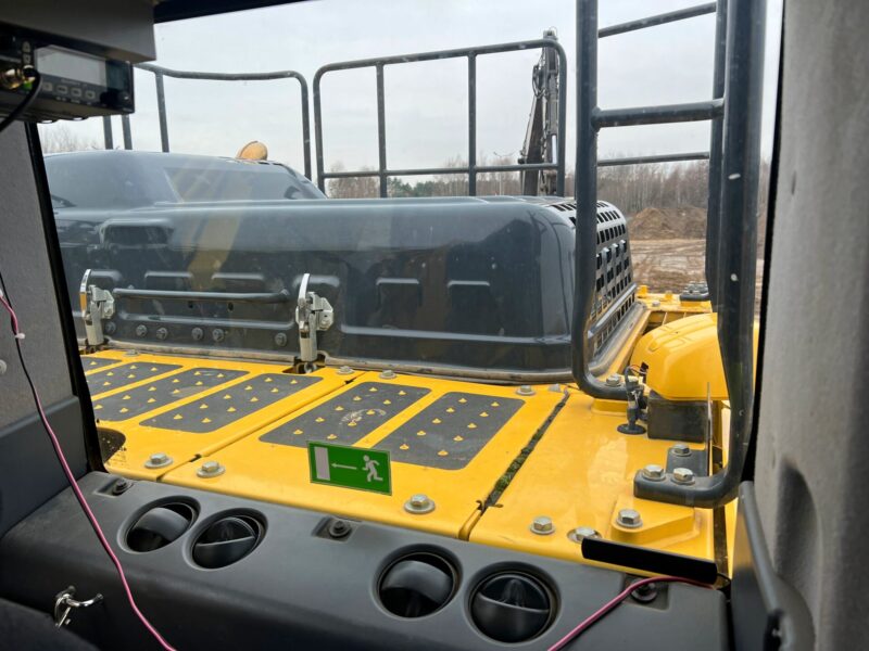 Komatsu 210 SKU878 (6)