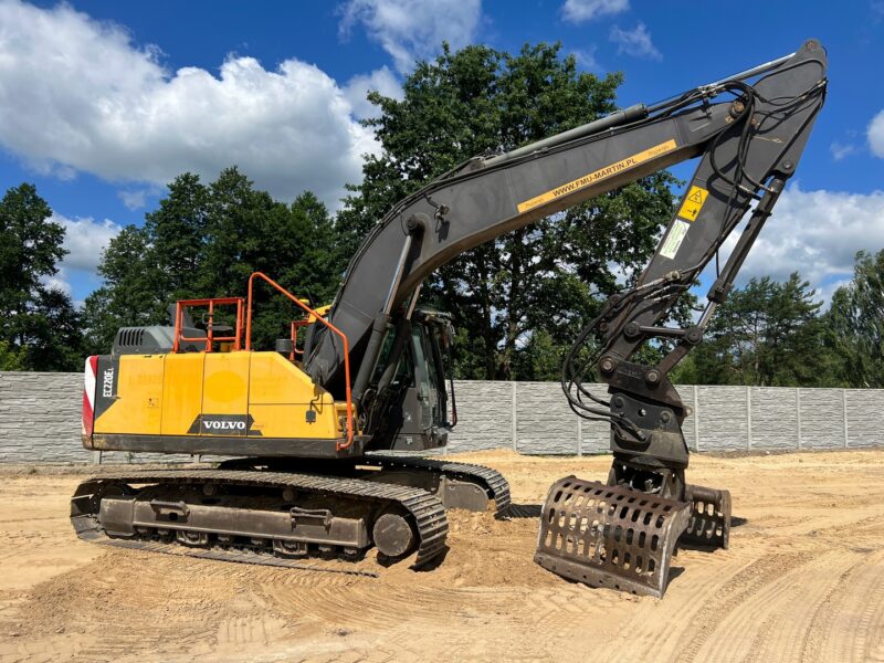 VOLVO EC220 (10)