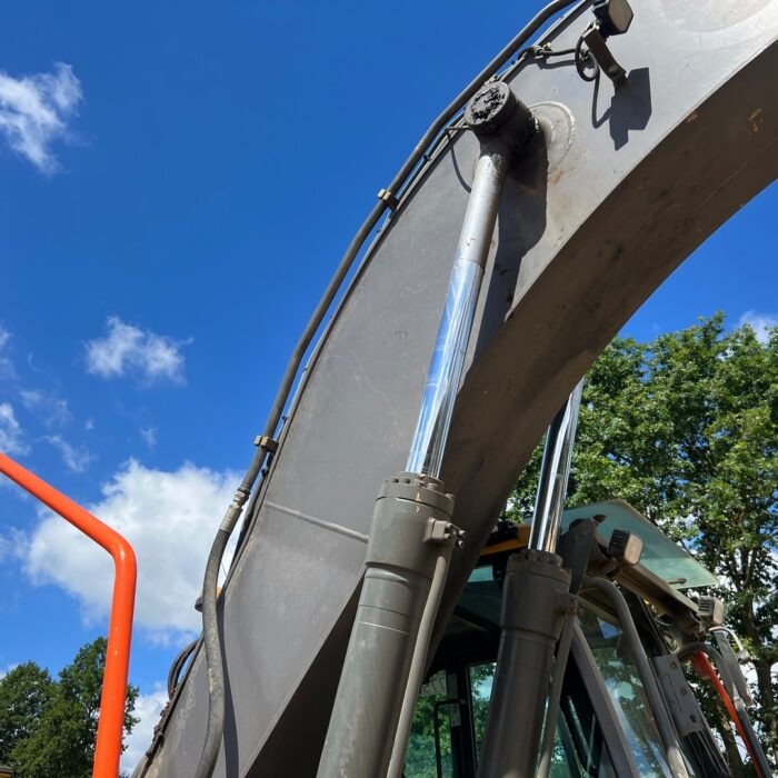 VOLVO EC220 (13)