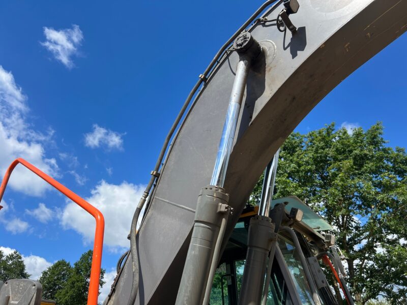 VOLVO EC220 (13)