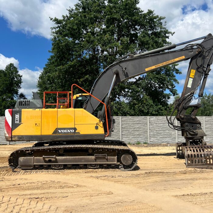 VOLVO EC220 (16)