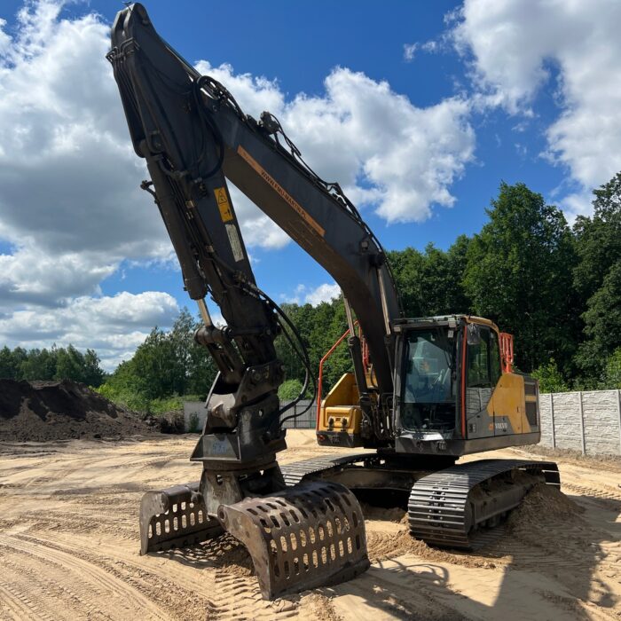 VOLVO EC220 (3)