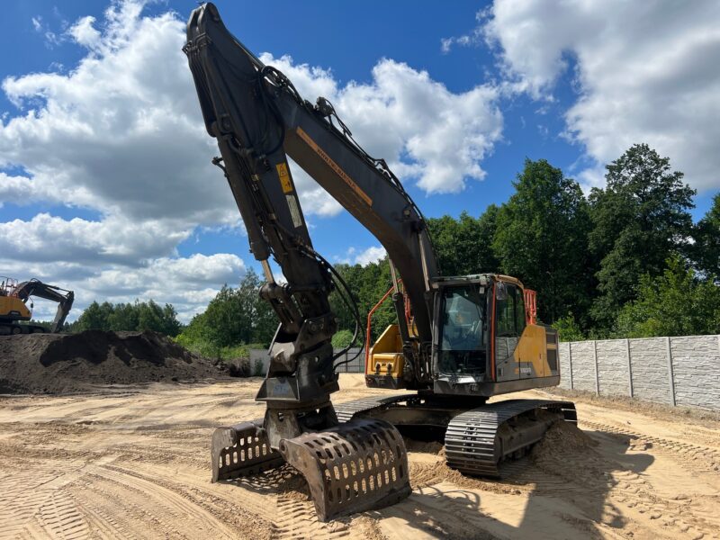 VOLVO EC220 (3)