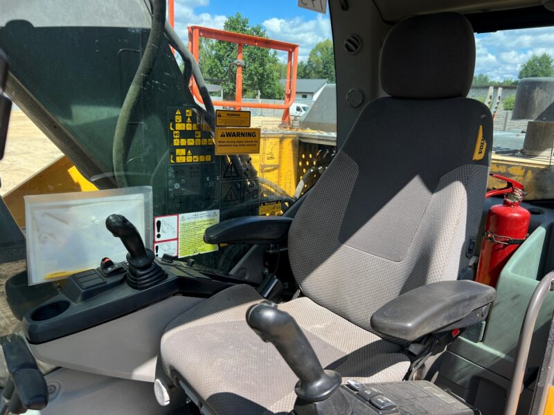 VOLVO EC220 (32)