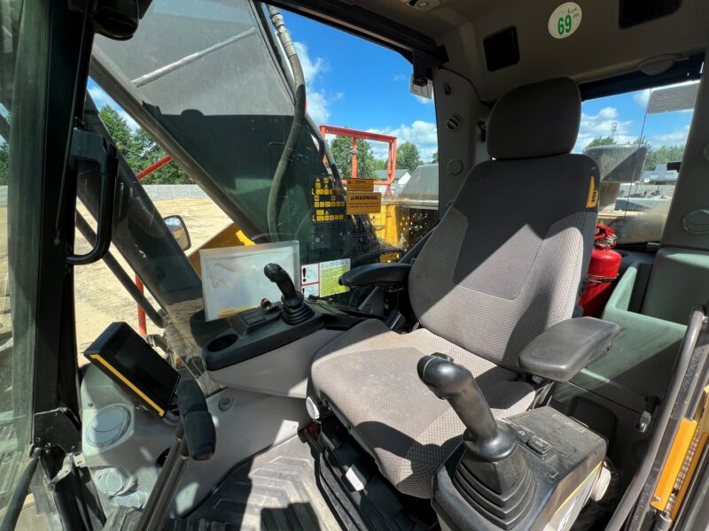 VOLVO EC220 (33)