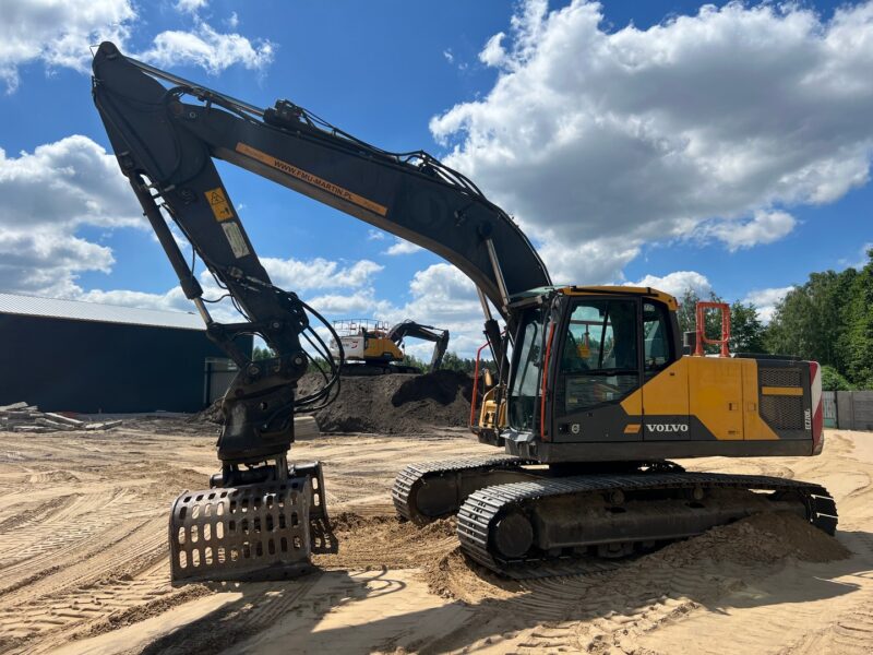 VOLVO EC220 (4)