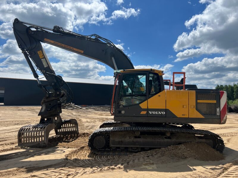 VOLVO EC220 (5)