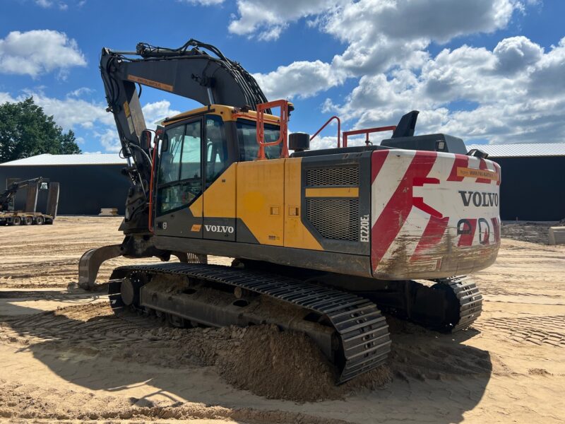 VOLVO EC220 (6)