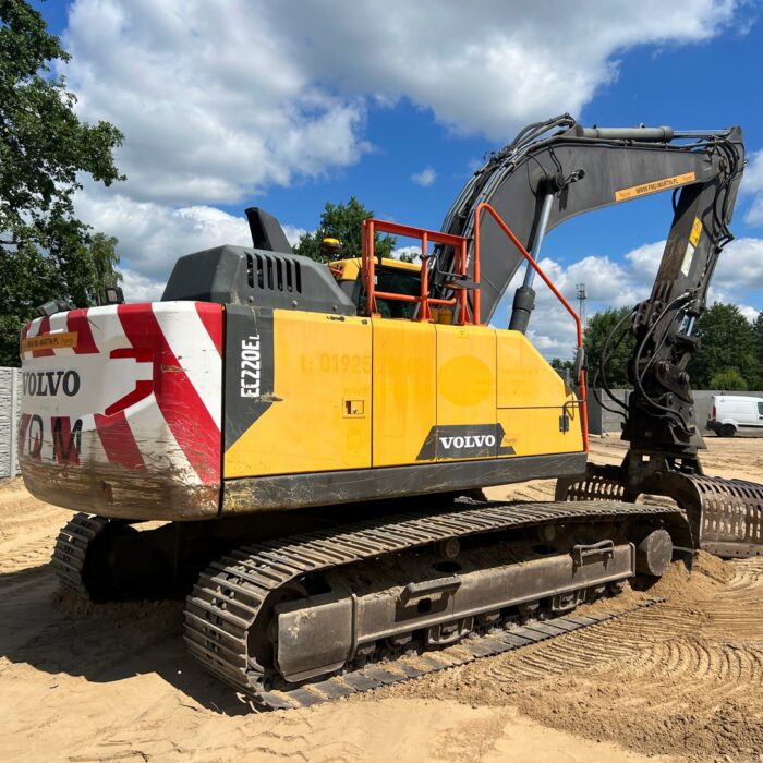 VOLVO EC220 (8)