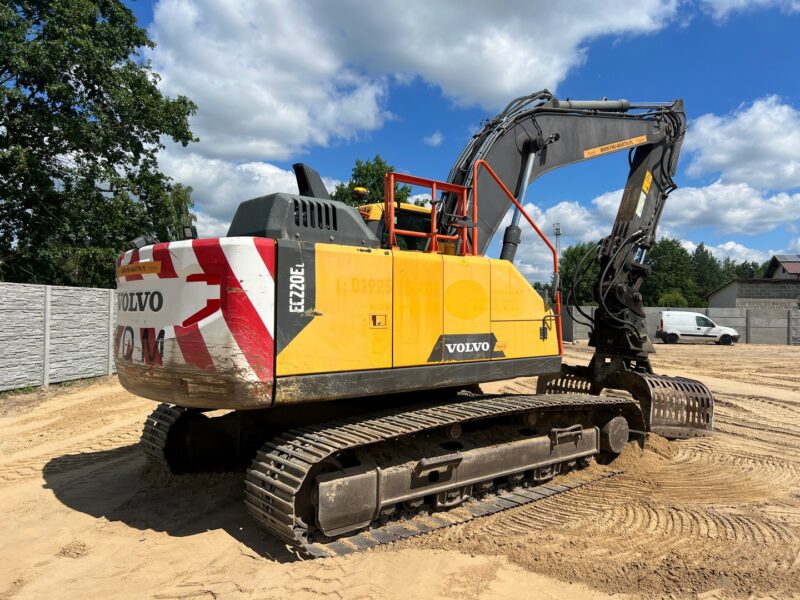 VOLVO EC220 (8)