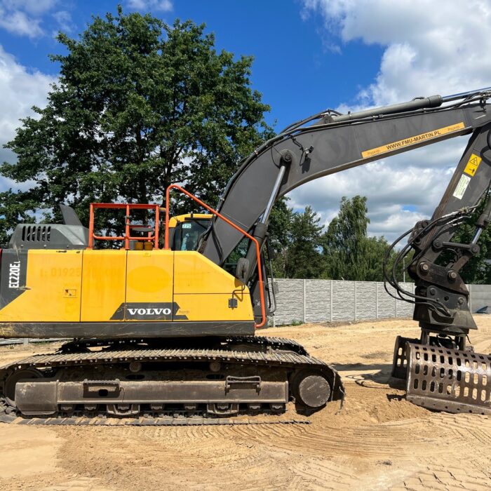 VOLVO EC220 (9)
