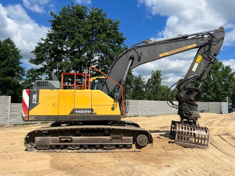 VOLVO EC220 (9)
