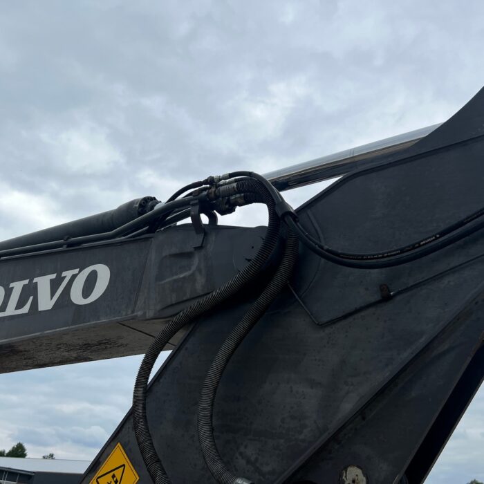 VOLVO EC220EL (10)