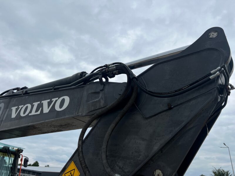 VOLVO EC220EL (10)