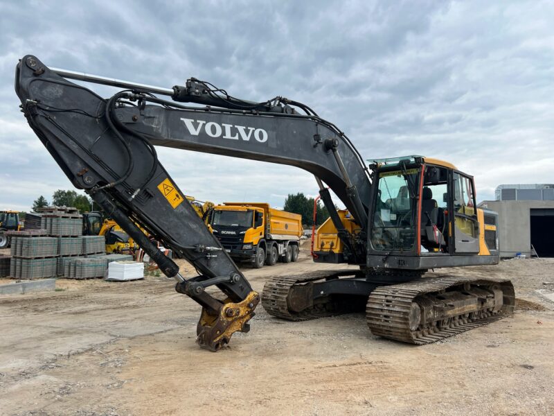 VOLVO EC220EL (2)