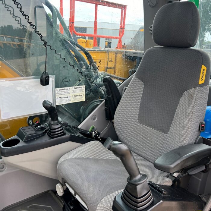 VOLVO EC220EL (27)