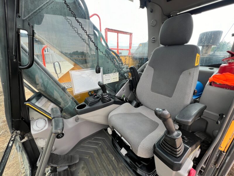 VOLVO EC220EL (28)