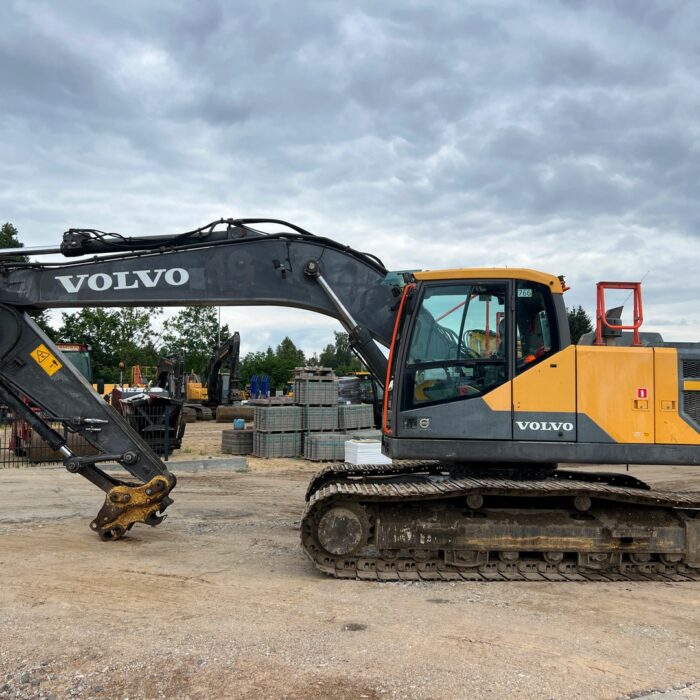 VOLVO EC220EL (3)