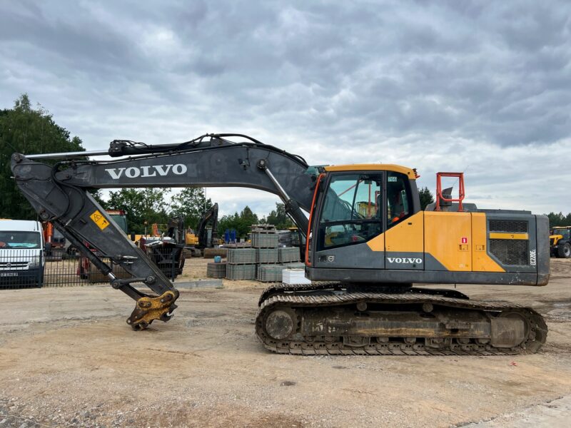 VOLVO EC220EL (3)