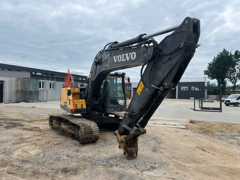 VOLVO EC220EL (37)