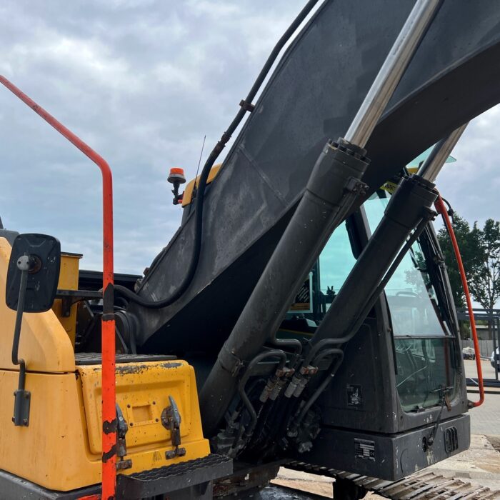 VOLVO EC220EL (8)