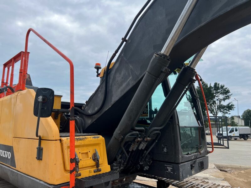 VOLVO EC220EL (8)