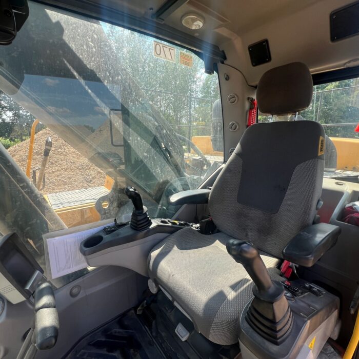 VOLVO EC300DL (16)