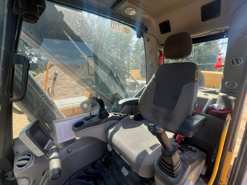 VOLVO EC300DL (16)