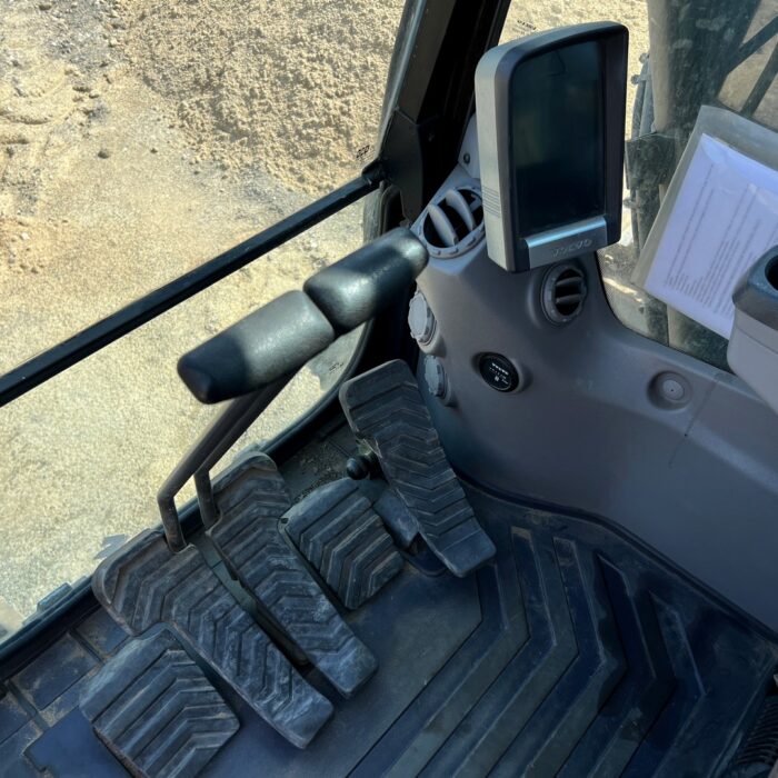 VOLVO EC300DL (17)