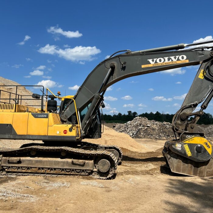 VOLVO EC300DL (2)