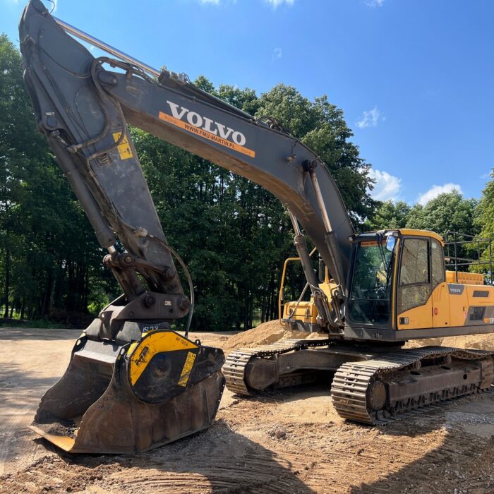 VOLVO EC300DL (4)
