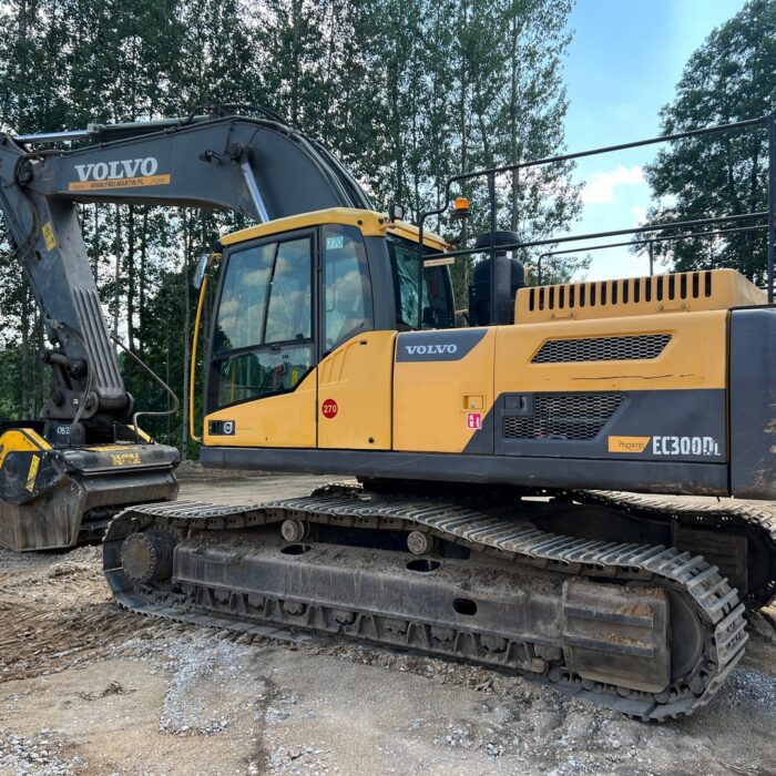 VOLVO EC300DL (6)