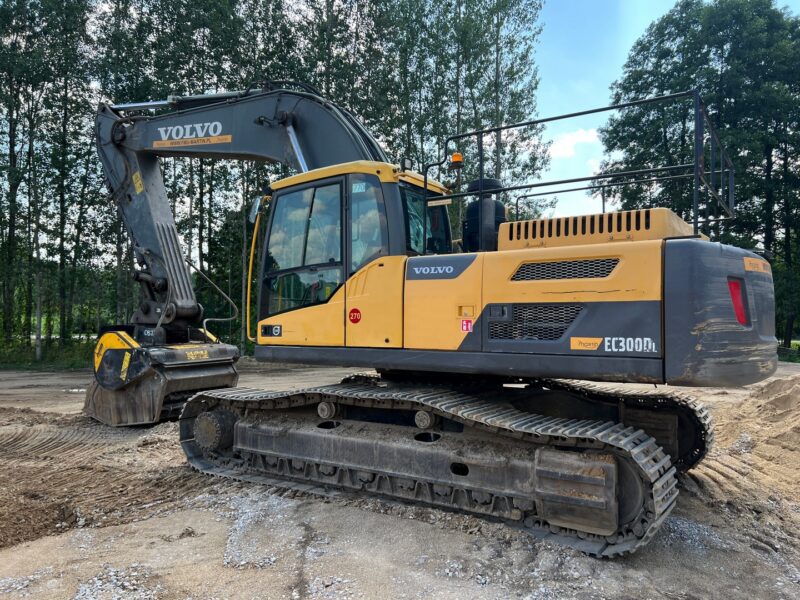 VOLVO EC300DL (6)