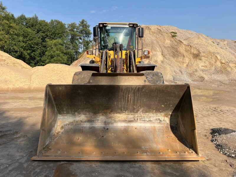 VOLVO L110F (2)