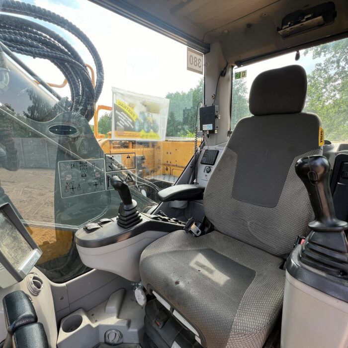 Volvo ECR235CL (13)