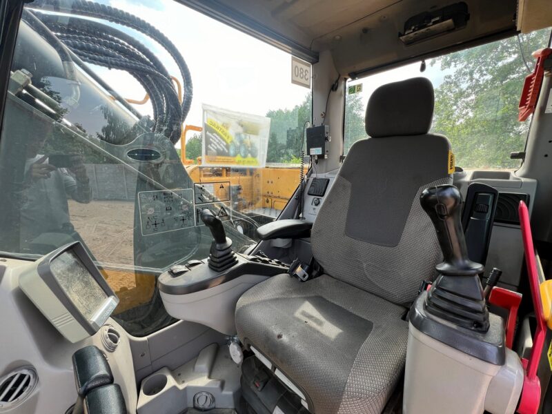 Volvo ECR235CL (13)
