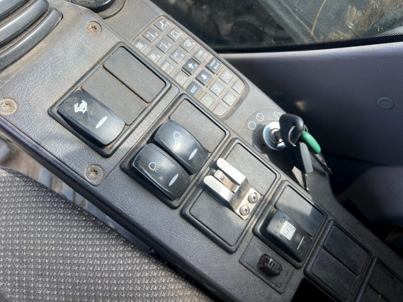 Volvo ECR235CL (14)