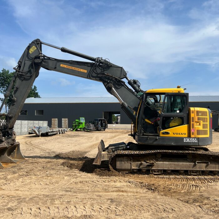 Volvo ECR235CL (19)