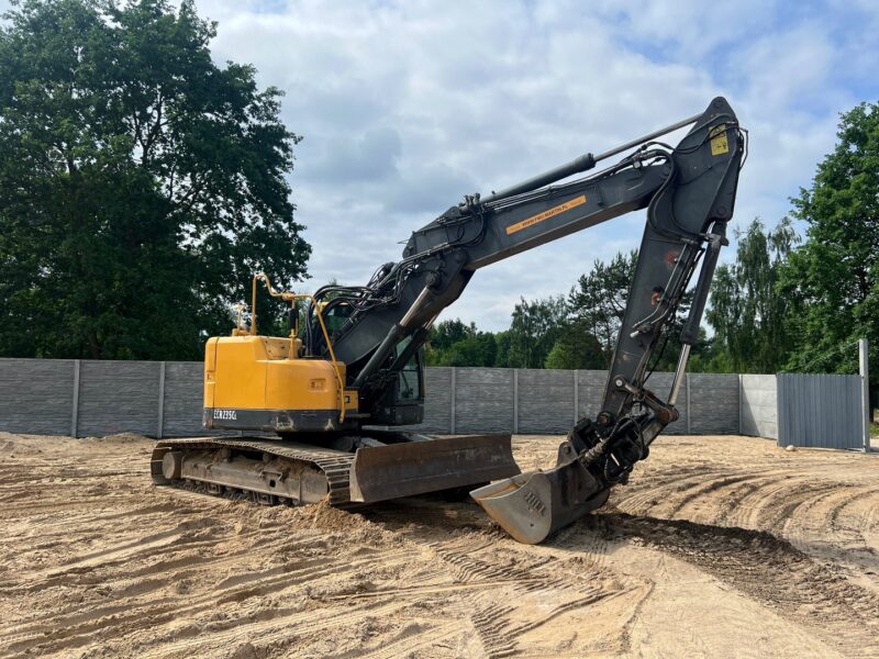 Volvo ECR235CL (2)