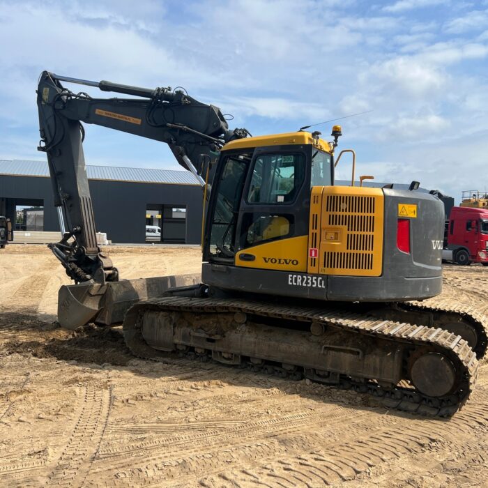 Volvo ECR235CL (4)