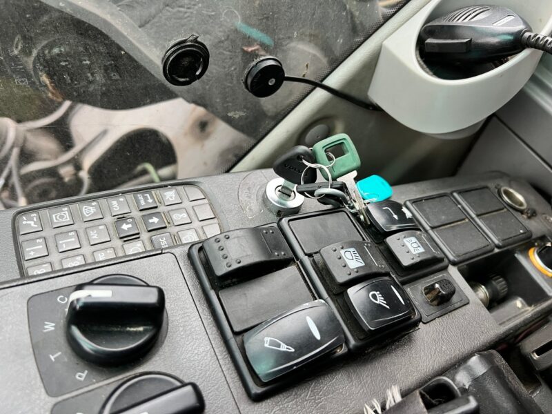 Volvo EW140C(11)JPG
