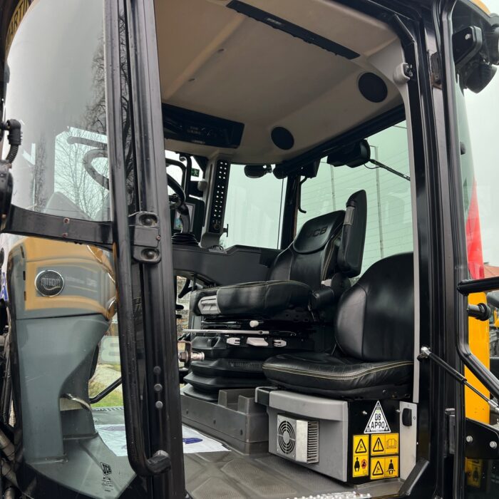 JCB FASTRAC 4220 (11)