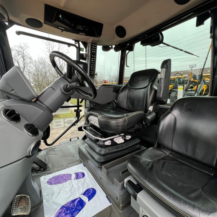 JCB FASTRAC 4220 (13)