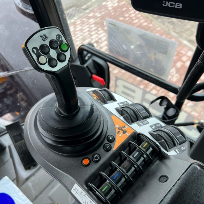 JCB FASTRAC 4220 (17)