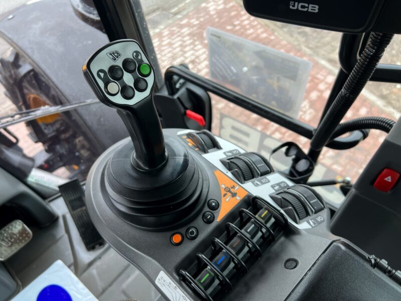 JCB FASTRAC 4220 (17)