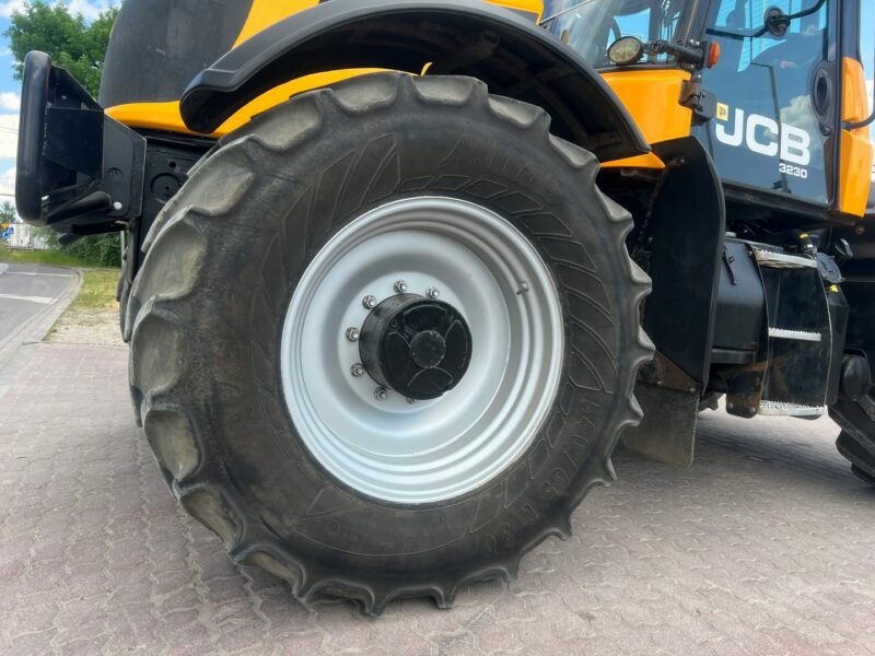 JCB FASTRAC 3230 (1)