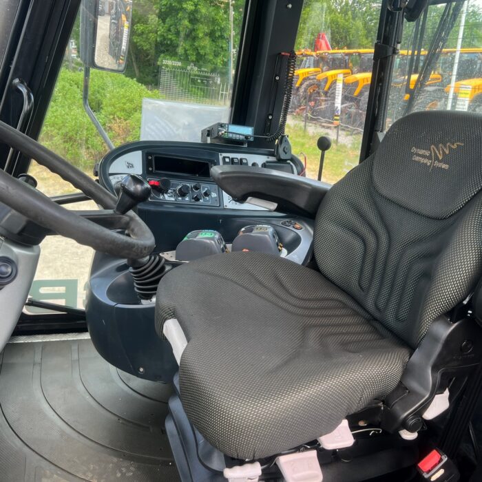 JCB FASTRAC 3230 (2)