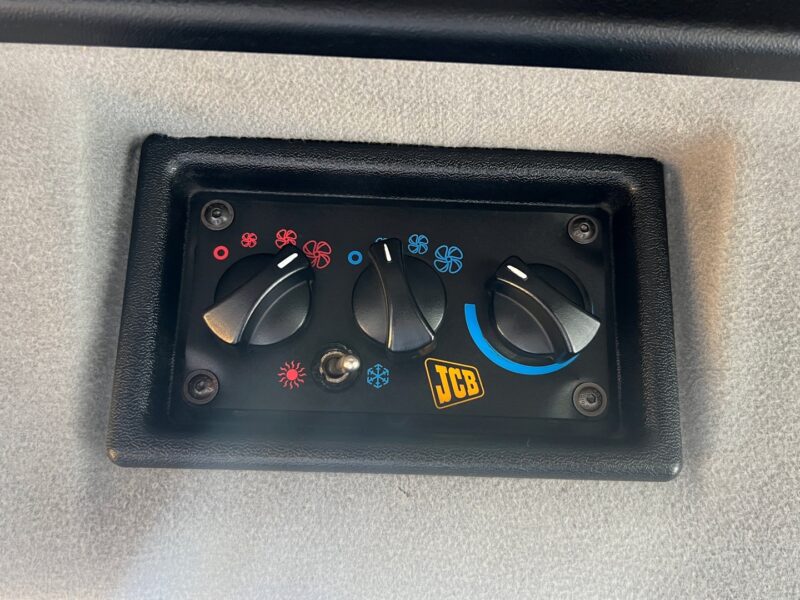 JCB FASTRAC 3230 (5)