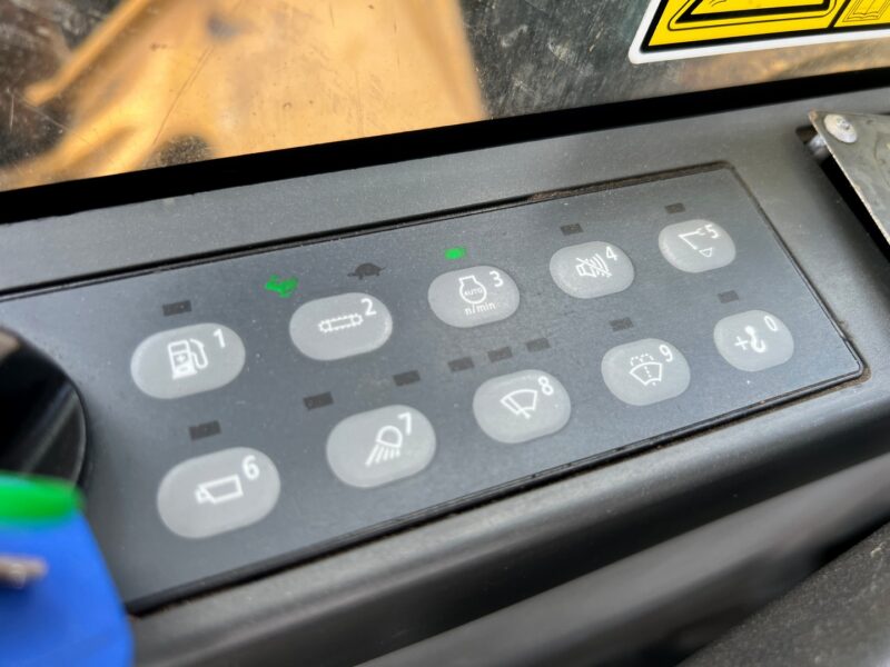CAT 320E (24)