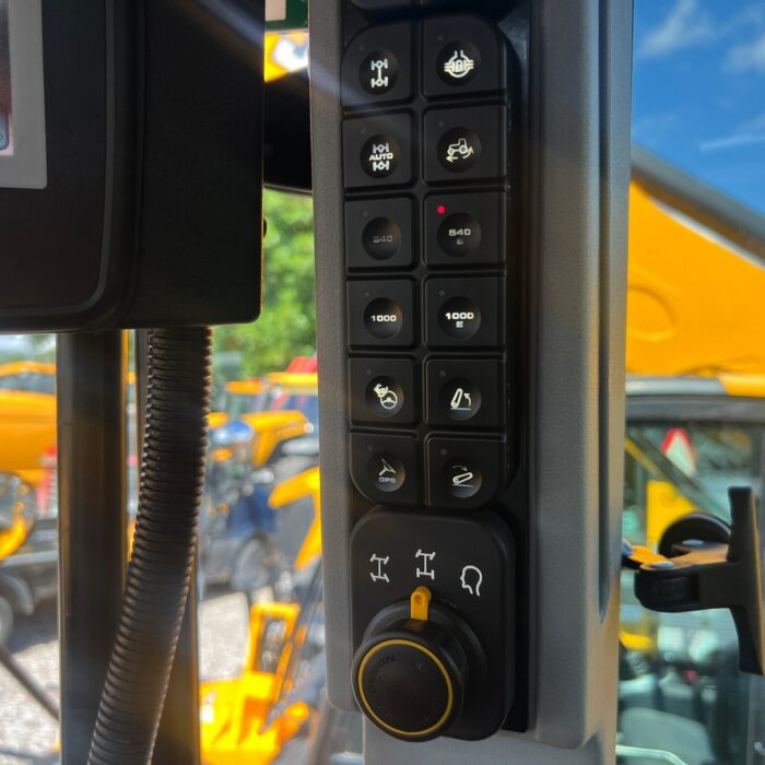 JCB FASTRAC 4220 (11)
